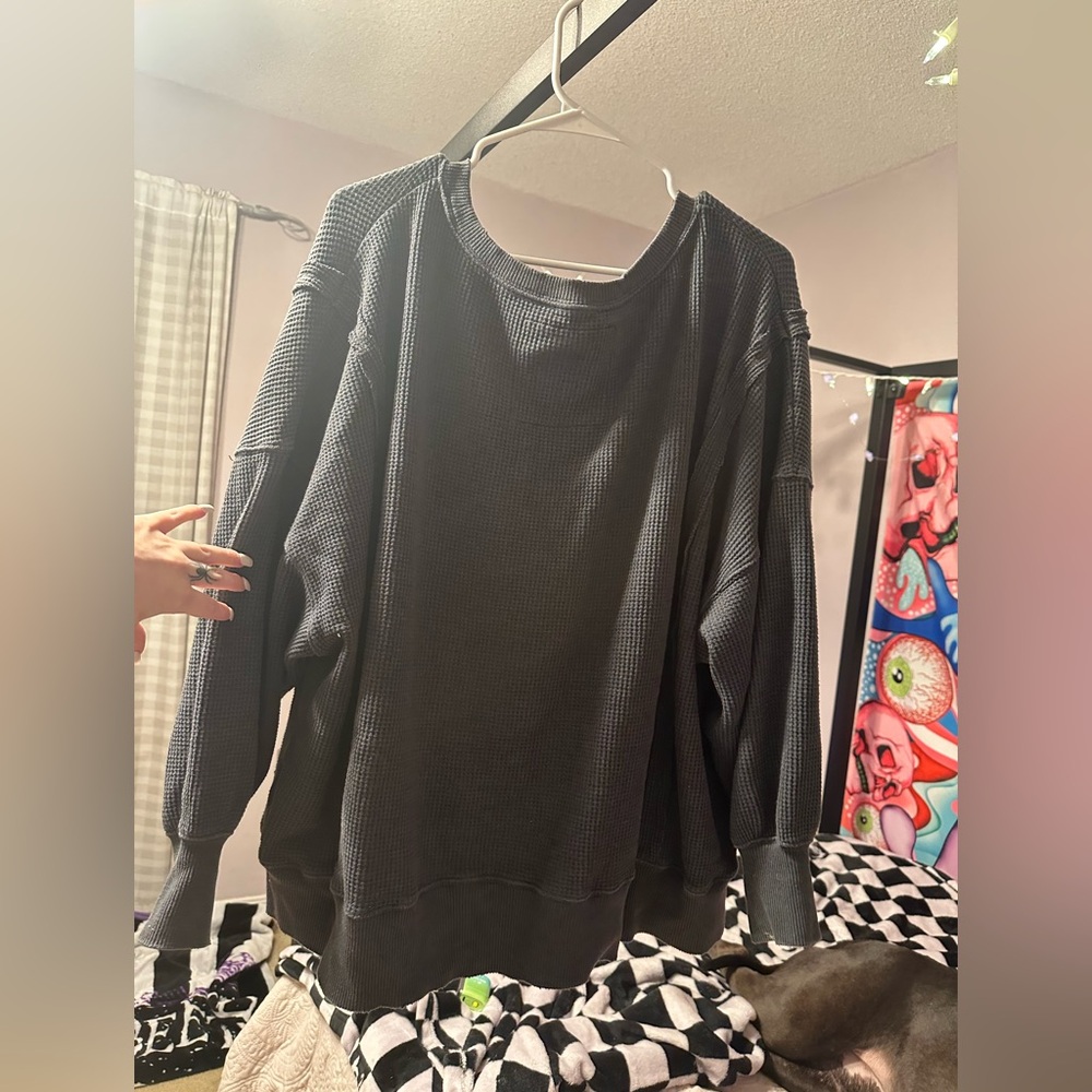 American Eagle sweater. Size M. Used condition.